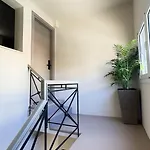 Ixia Home