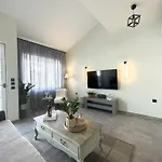Ixia Home