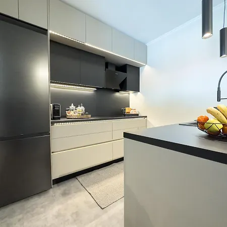 Ixia Home