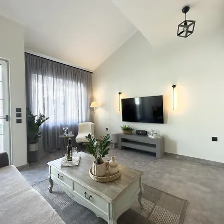 Ixia Home
