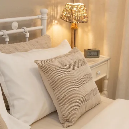 Ixia Home *