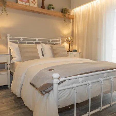 Ixia Home