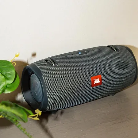 Ixia Home