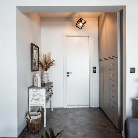 Ixia Home شقة