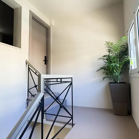 Ixia Home